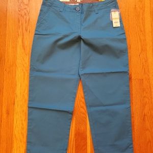 NWT Size 2 Blue Crown and Ivy Capri Pants